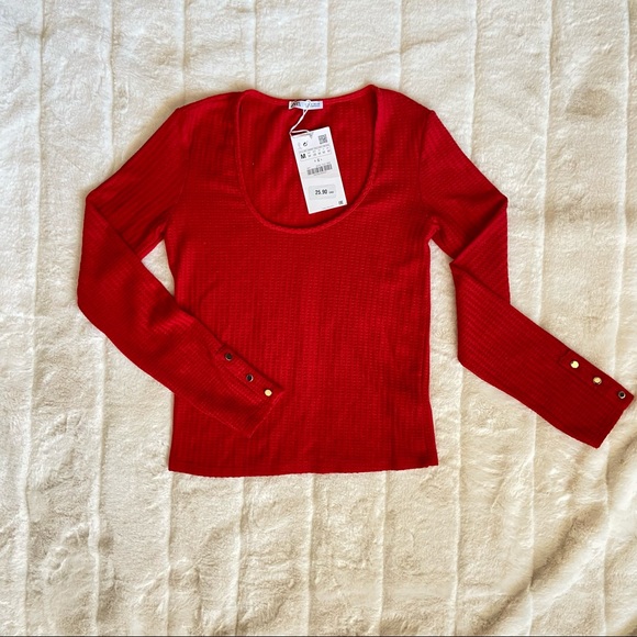 Zara long sleeved crop shirt with button detail. - Picture 7 of 7